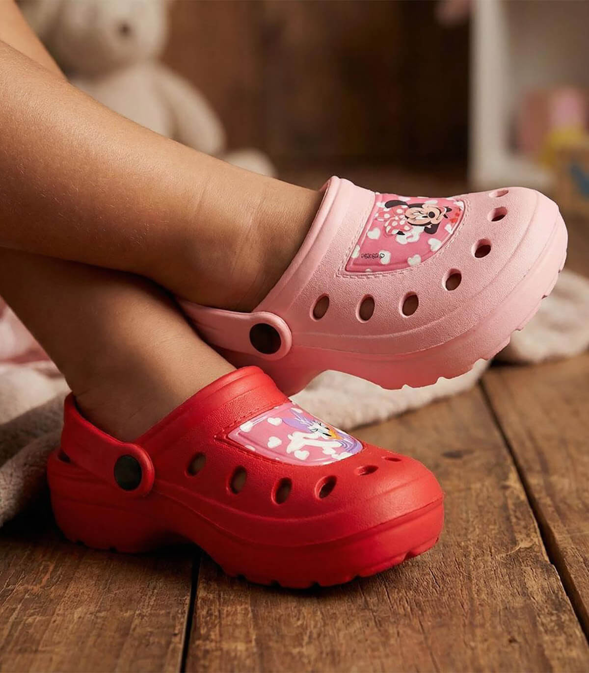 ДЕТСКИ ЧЕХЛИ КРОКС MINNIE 2 ЦВЯТА 24-31 Cerda