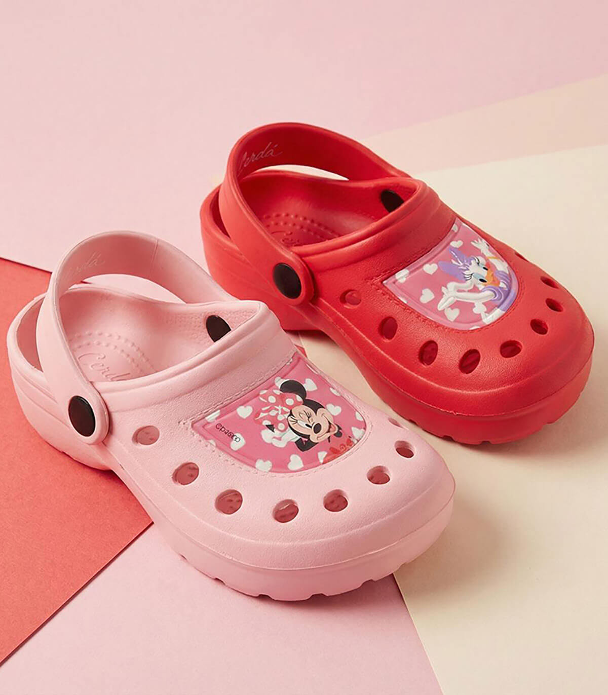 ДЕТСКИ ЧЕХЛИ КРОКС MINNIE 2 ЦВЯТА 24-31 Cerda