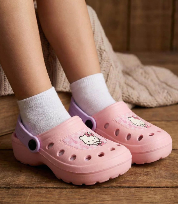ДЕТСКИ ЧЕХЛИ КРОКС HELLO KITTY 2 ЦВЯТА 24-31 Cerda