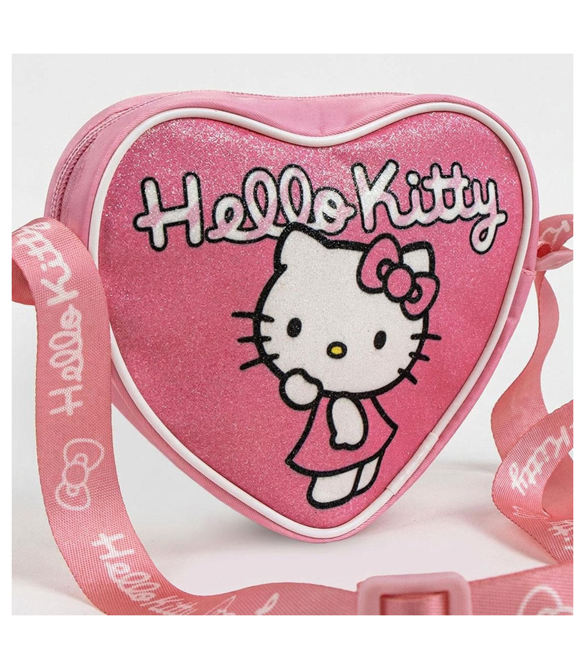ЧАНТА СЪРЦЕ ЗА РАМО HELLO KITTY