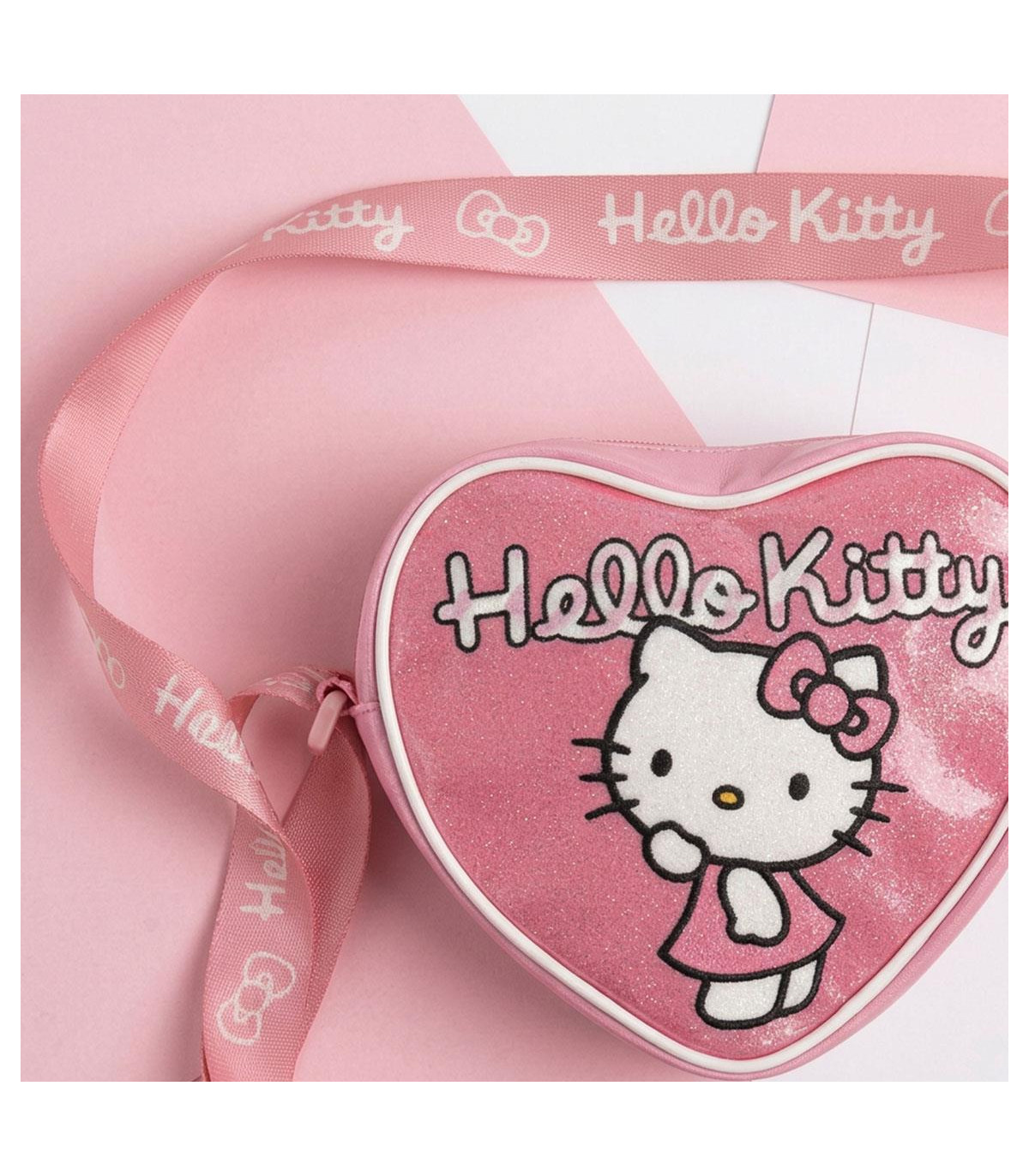 ЧАНТА СЪРЦЕ ЗА РАМО HELLO KITTY